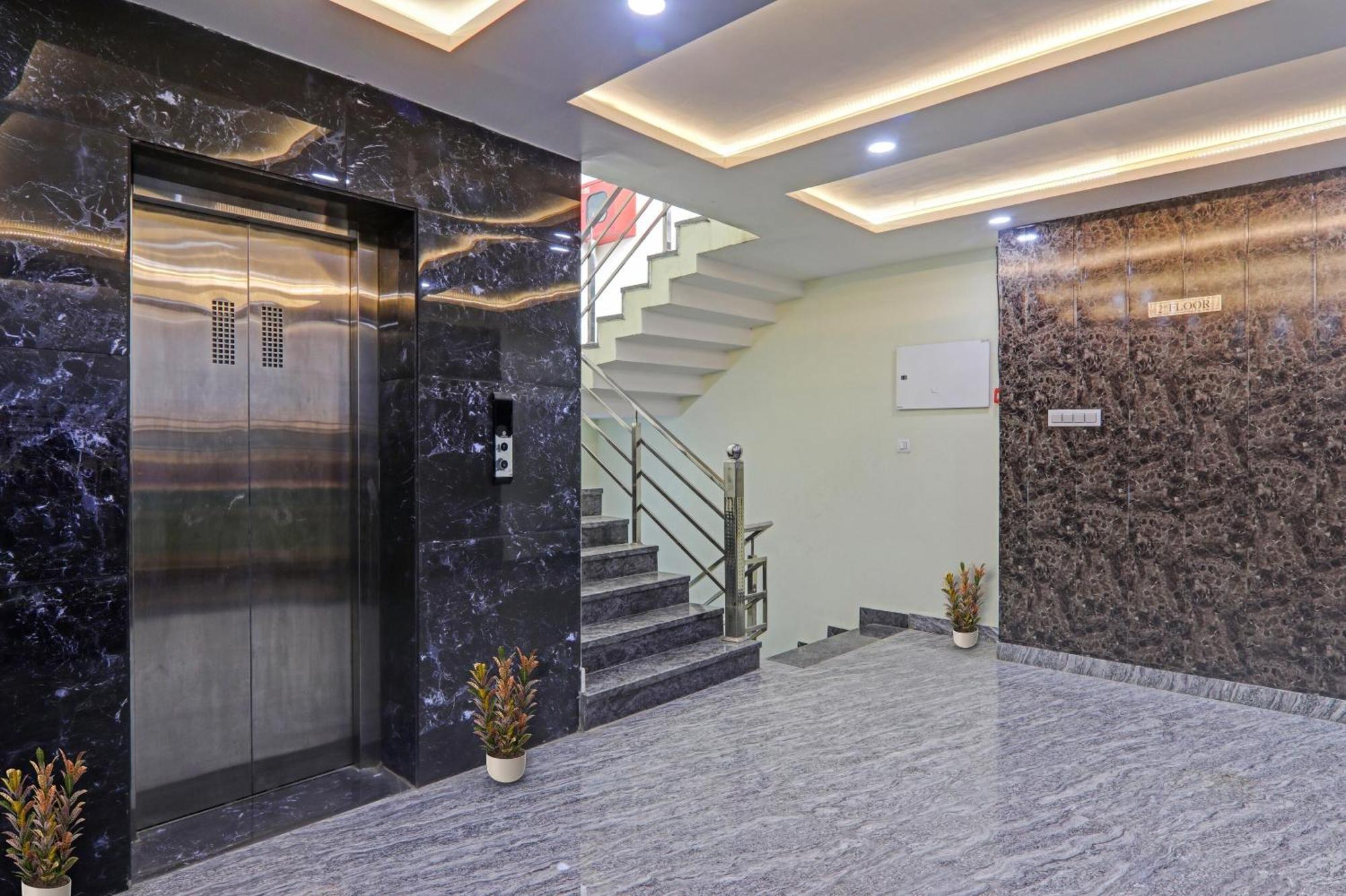 Collection O Srg Hotel Chinhat Luaran gambar